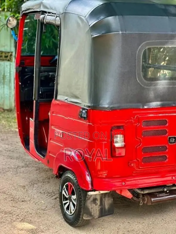 Bajaj RE 2018