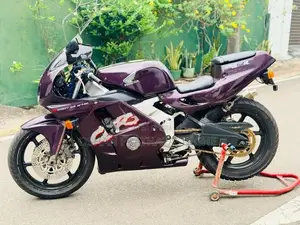 Honda CBR 250RR Gullarm 2012