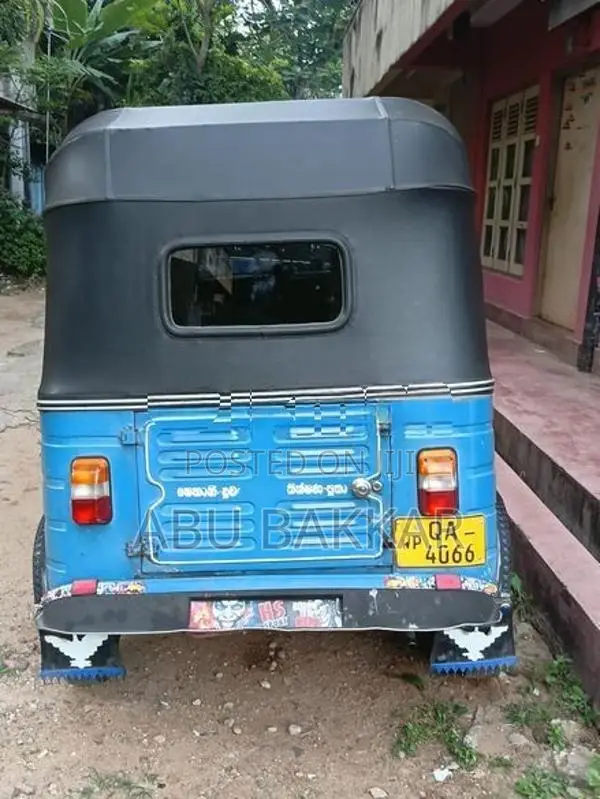 Bajaj RE 2002