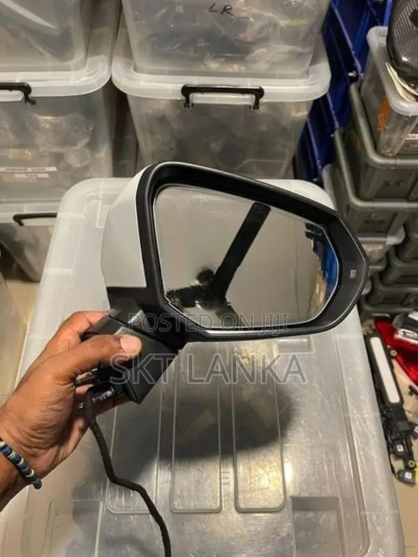 Genuine Audi Q2 2019 Driver Passenger Side Mirrors - White