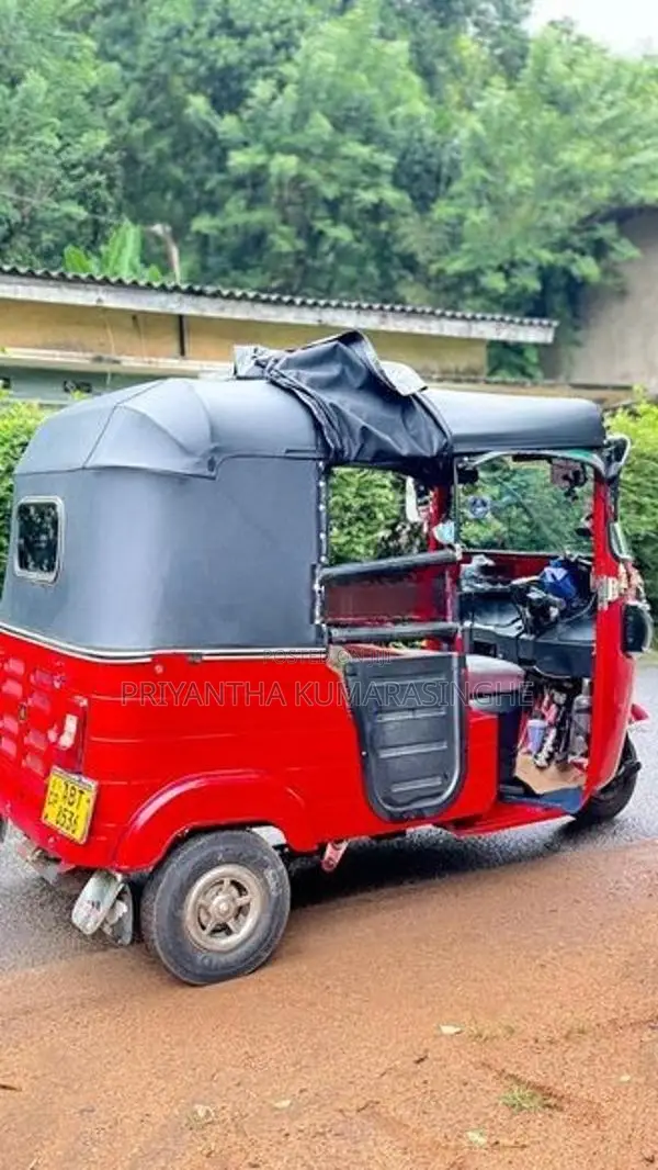 Bajaj RE Three Wheeler 2019
