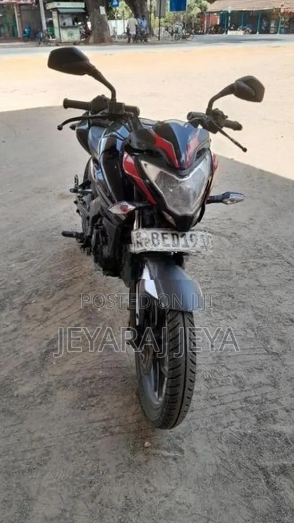 Bajaj Pulsar N160 2016 2026