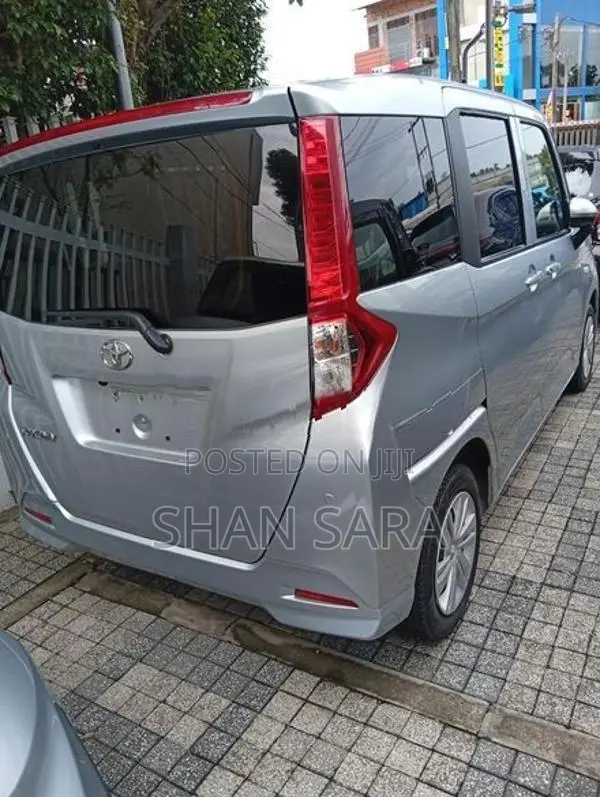 Toyota Roomy x 2023