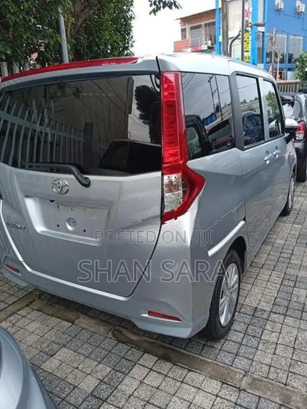 Toyota Roomy x 2023