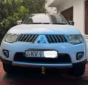 Mitsubishi Montero Sport 2012