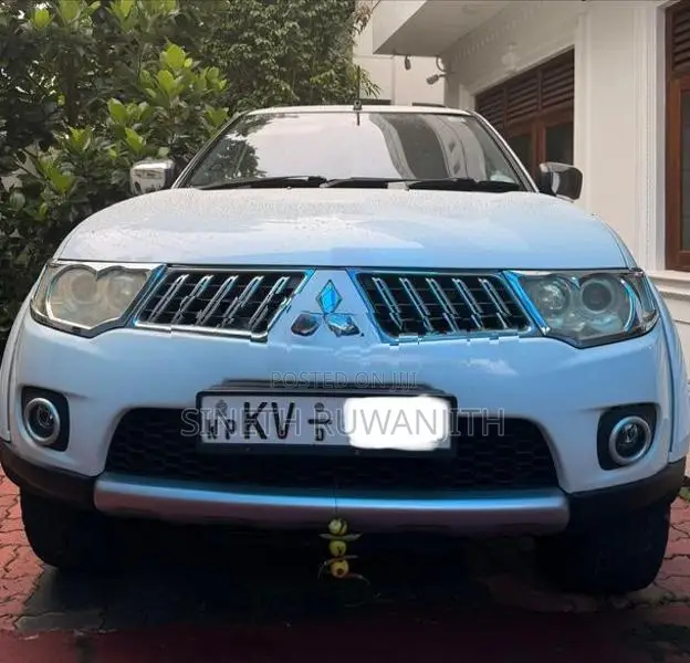 Mitsubishi Montero Sport 2012