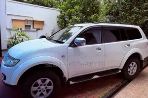 Mitsubishi Montero Sport 2012