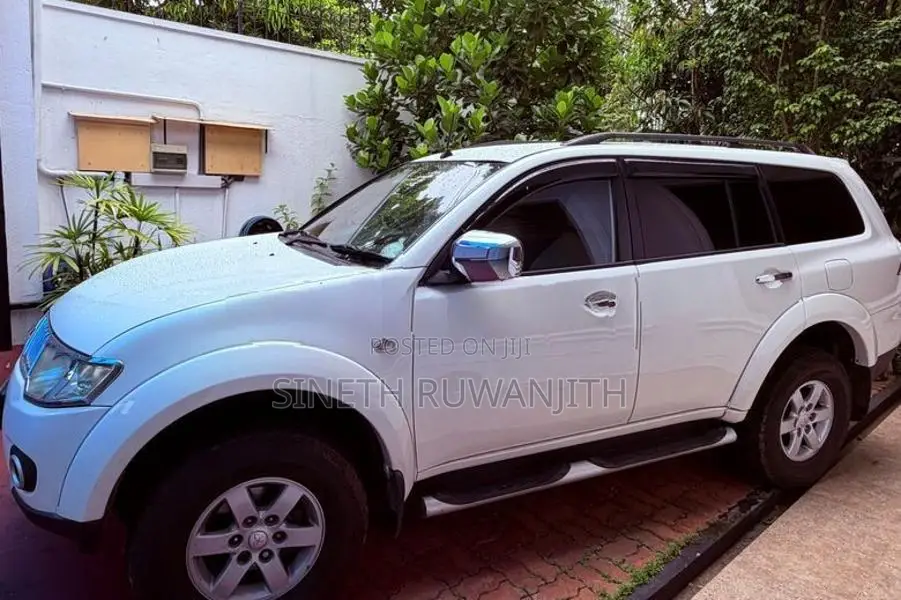 Mitsubishi Montero Sport 2012