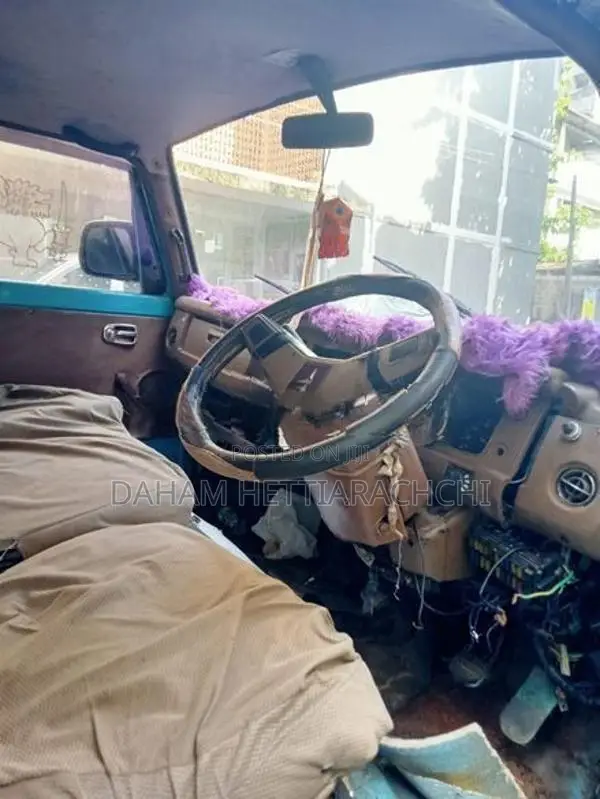 Nissan Caravan 1983