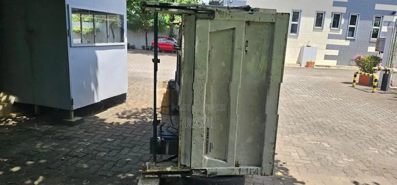 lorry body with power gate
