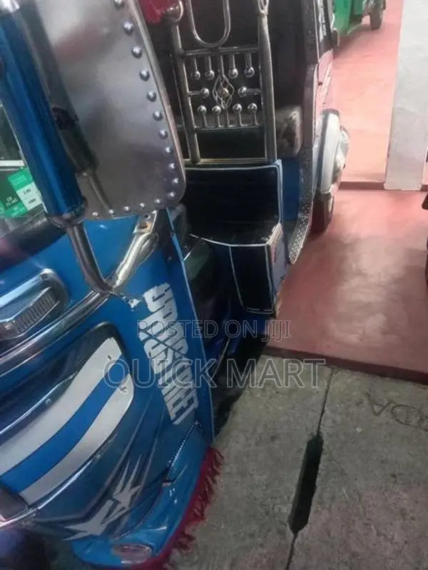 Bajaj RE 2019