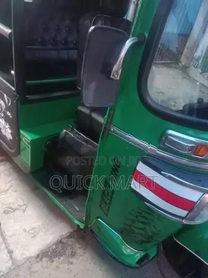 Bajaj RE 2017