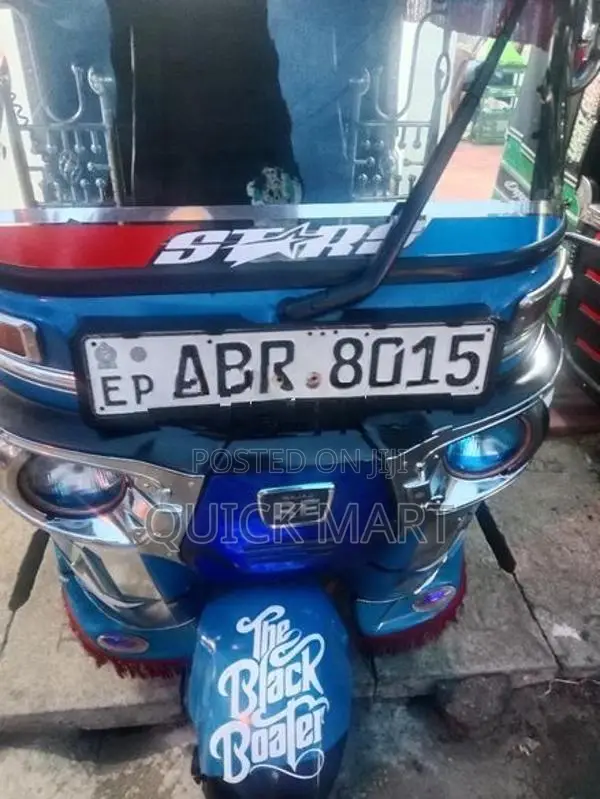 Bajaj RE 2019
