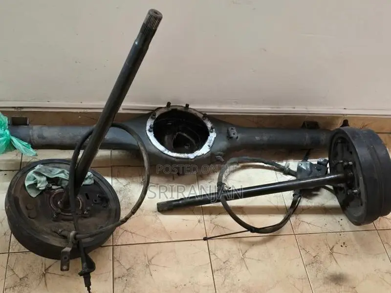 Toyota Dolphin Van Rear Diff Housing with Axle Shafts