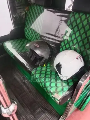 Bajaj RE 2018