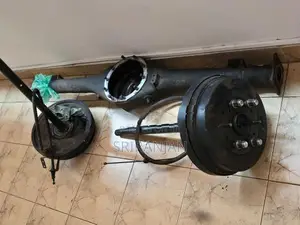 Toyota Dolphin Van Rear Diff Housing with Axle Shafts