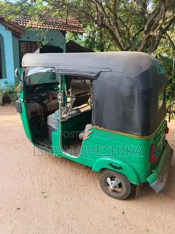 Bajaj RE 205 2016