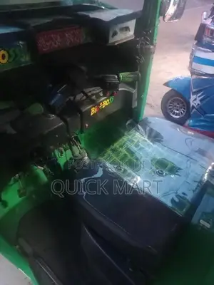 Bajaj RE 2017