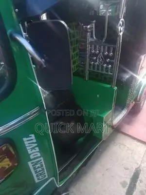 Bajaj RE 2017