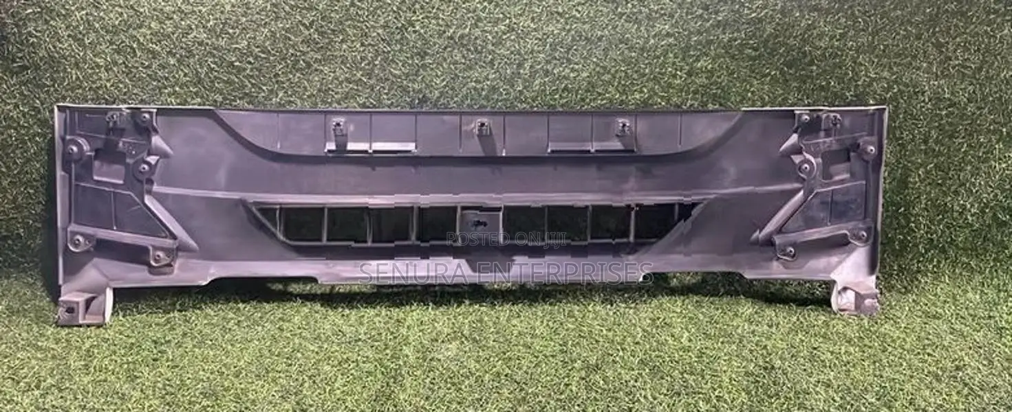Isuzu NLR85 Shell