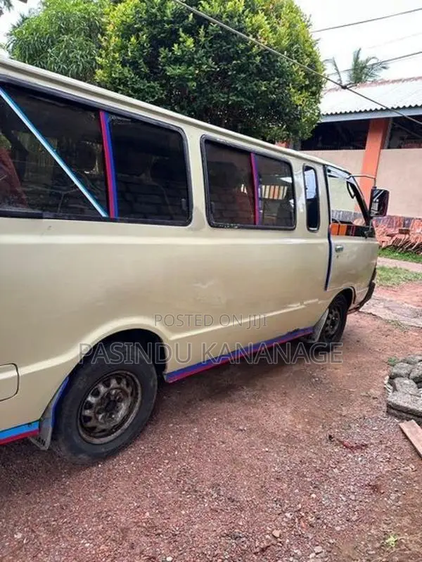 Nissan Vanette 1984