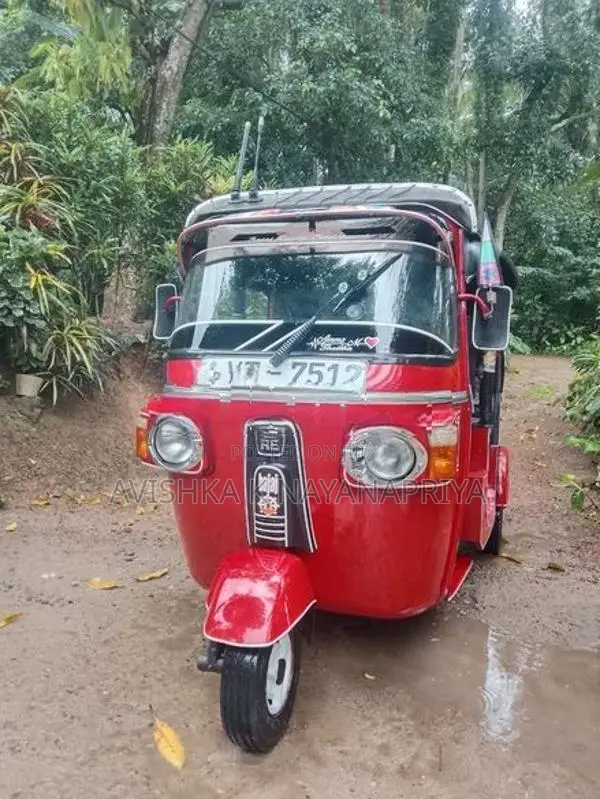 Bajaj RE 2011