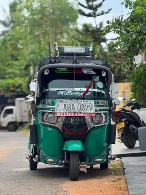 Bajaj RE 2015