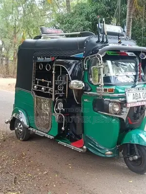 Bajaj RE 2015