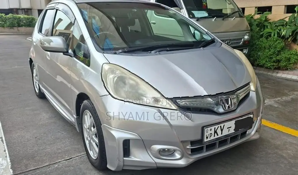 Honda Fit Hybrid 2011