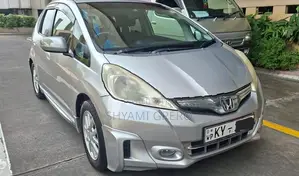 Honda Fit Hybrid 2011