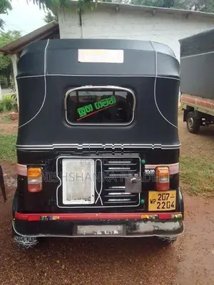 Bajaj RE 2000