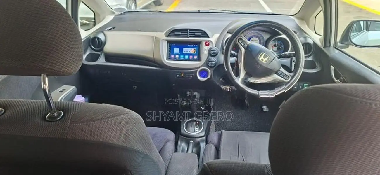 Honda Fit Hybrid 2011