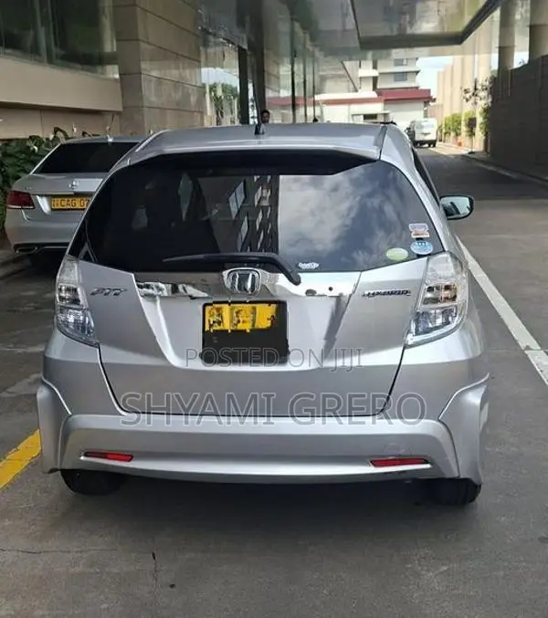 Honda Fit Hybrid 2011