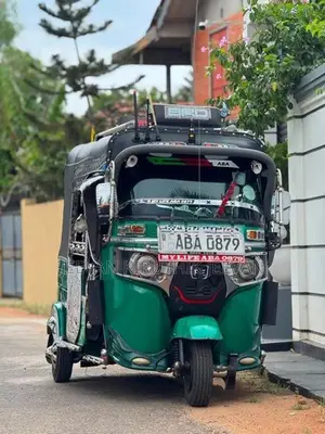 Bajaj RE 2015