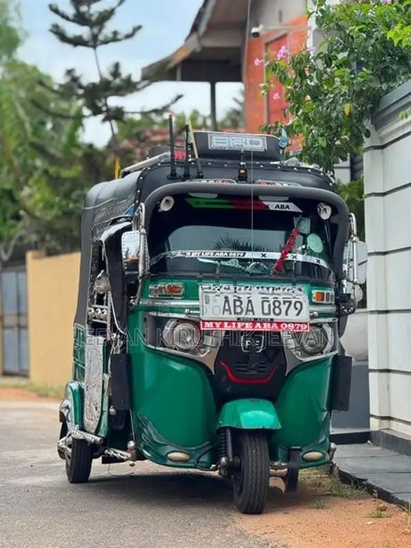 Bajaj RE 2015