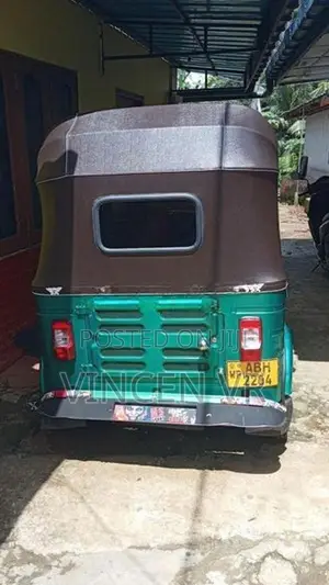 Bajaj RE 2015