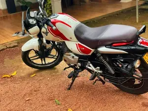 Bajaj V15 2016