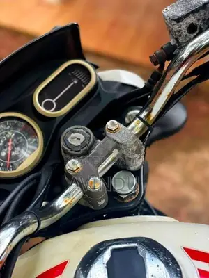 Bajaj V15 2016