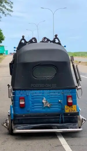 Bajaj RE 2010
