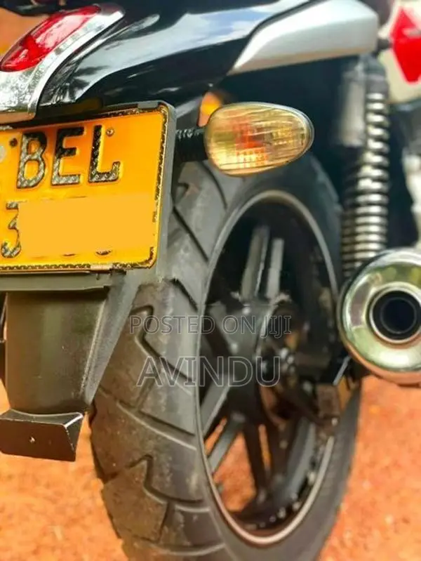 Bajaj V15 2016