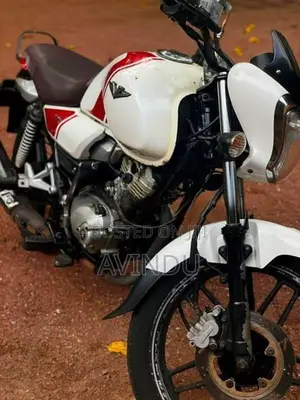Bajaj V15 2016