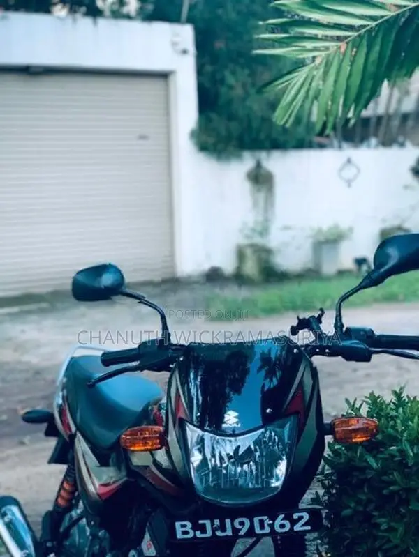 Bajaj CT100 2025