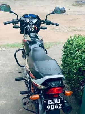 Bajaj CT100 2025