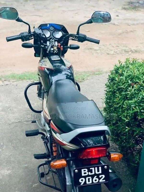 Bajaj CT100 2025