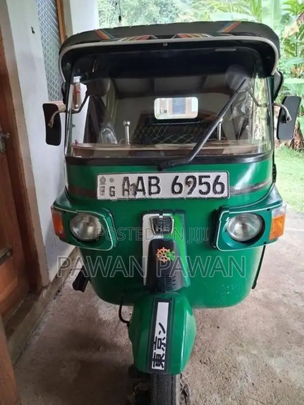 Bajaj RE 2012