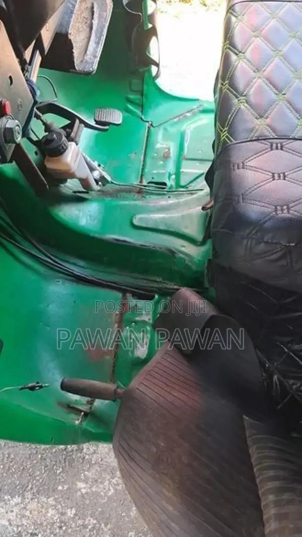Bajaj RE 2012