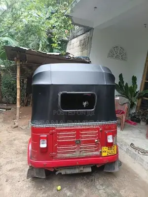 Bajaj RE 2015