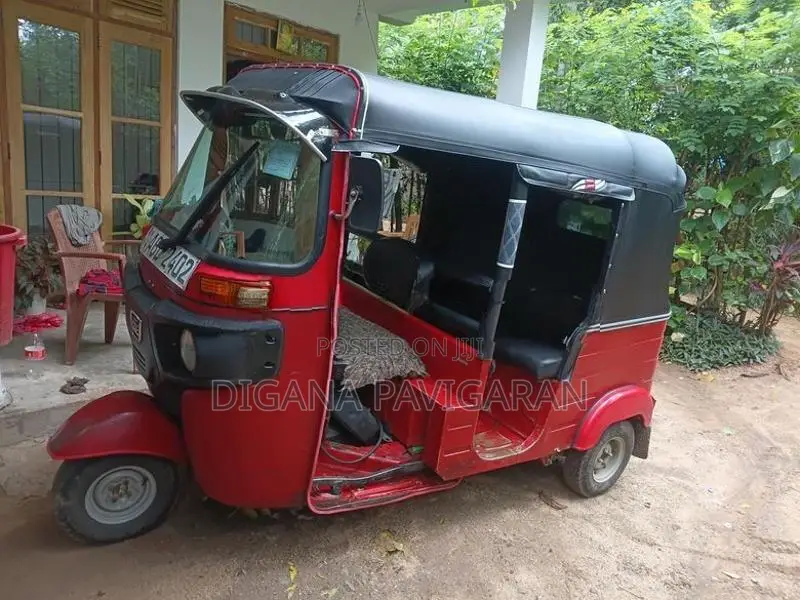 Bajaj RE 2015
