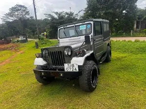 Mitsubishi 4DR 1976
