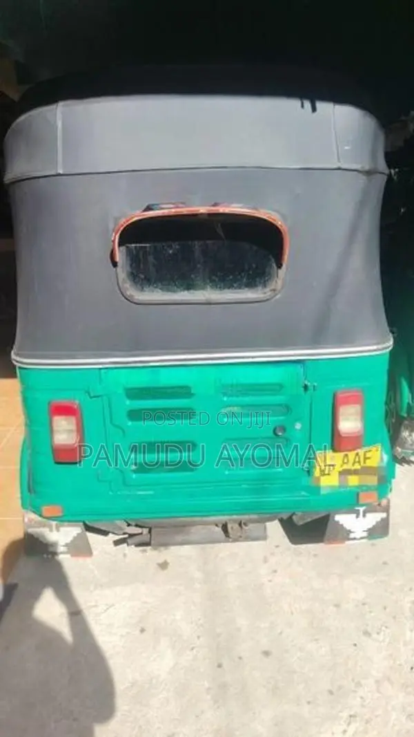 Bajaj RE 2012